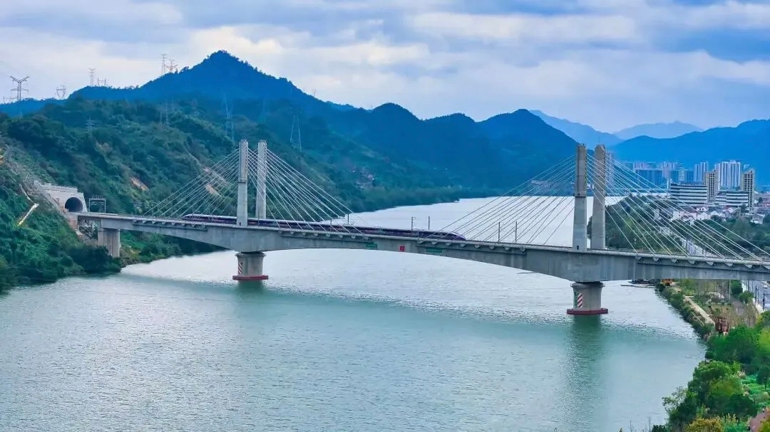 杭衢高鐵開通運營